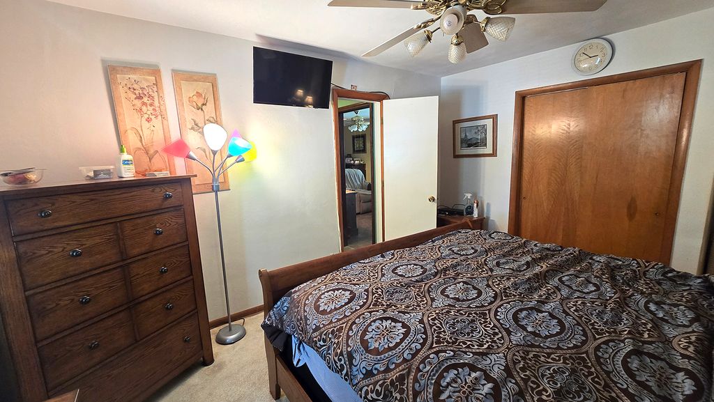 Image 25 of property listing at 18 Bonanza Drive, Centralia, IL 62801