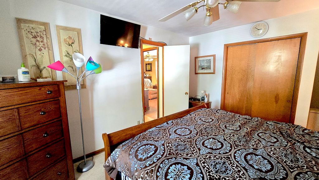 Image 26 of property listing at 18 Bonanza Drive, Centralia, IL 62801