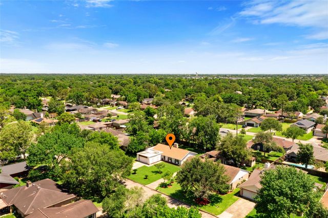 16915 Stardale Lane, Friendswood, TX 77546