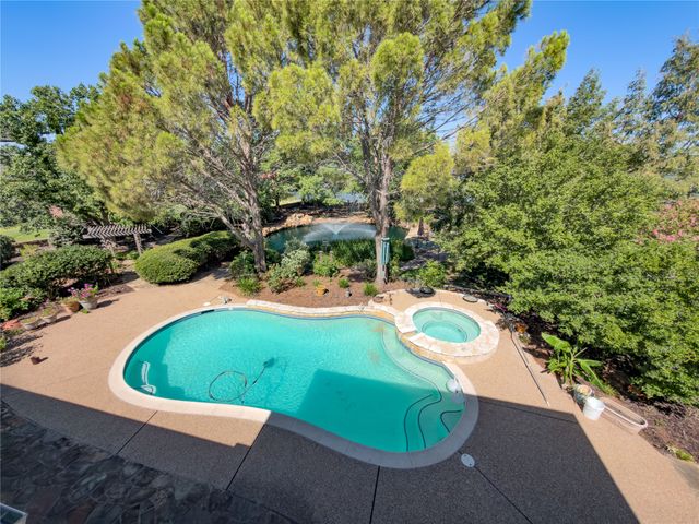 702 Pintail Court, Granbury, TX 76049