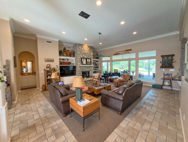 702 Pintail Court, Granbury, TX 76049