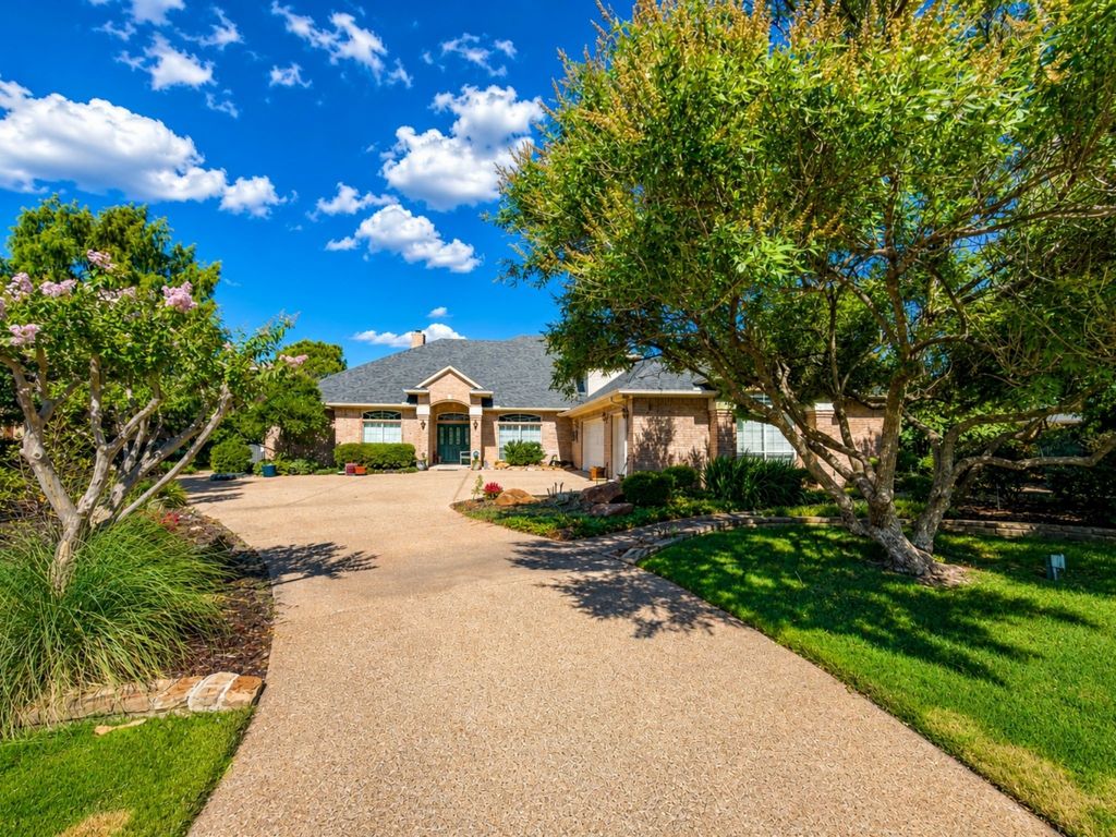 702 Pintail Court, Granbury, TX 76049