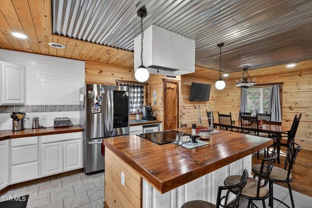 11343 Robinson Hollow Road, Coeburn, VA 24230