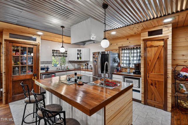 11343 Robinson Hollow Road, Coeburn, VA 24230