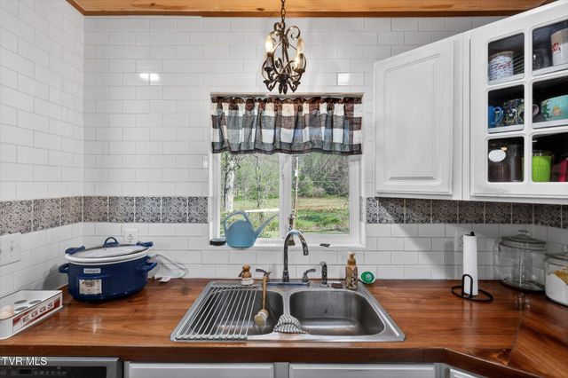 11343 Robinson Hollow Road, Coeburn, VA 24230