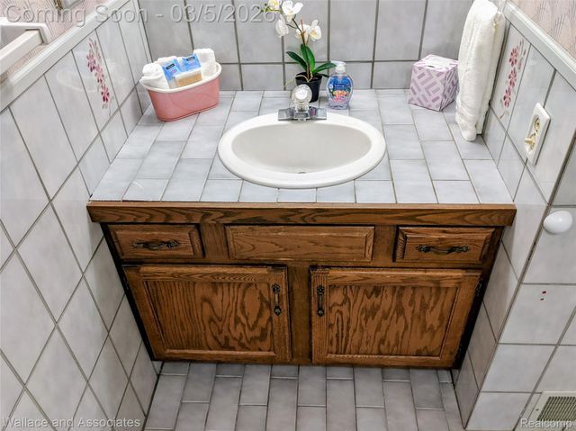 2712 Military Street, Port Huron, MI 48060