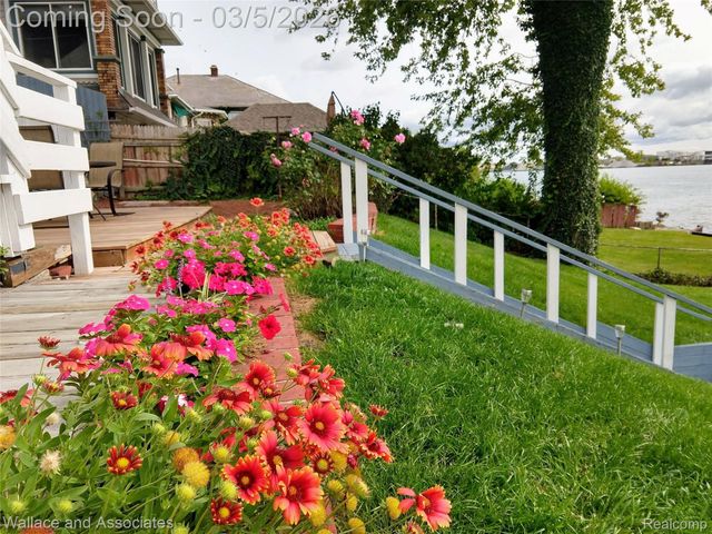 2712 Military Street, Port Huron, MI 48060