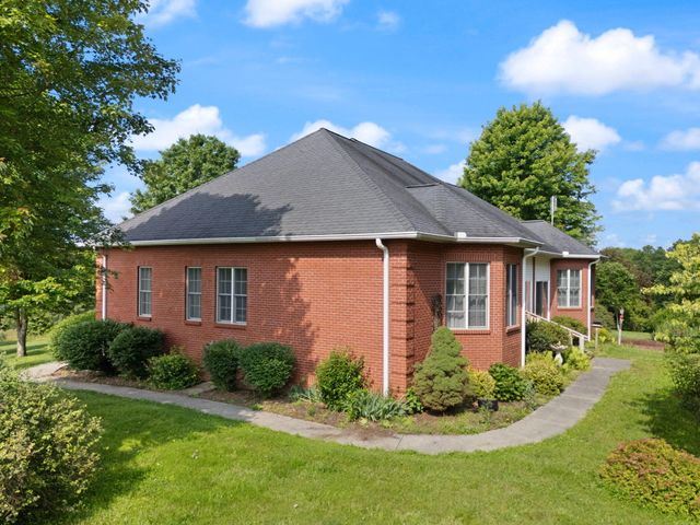 225 Hilltop Road, East Bernstadt, KY 40729