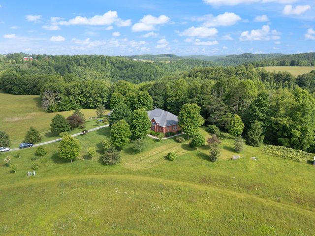 225 Hilltop Road, East Bernstadt, KY 40729
