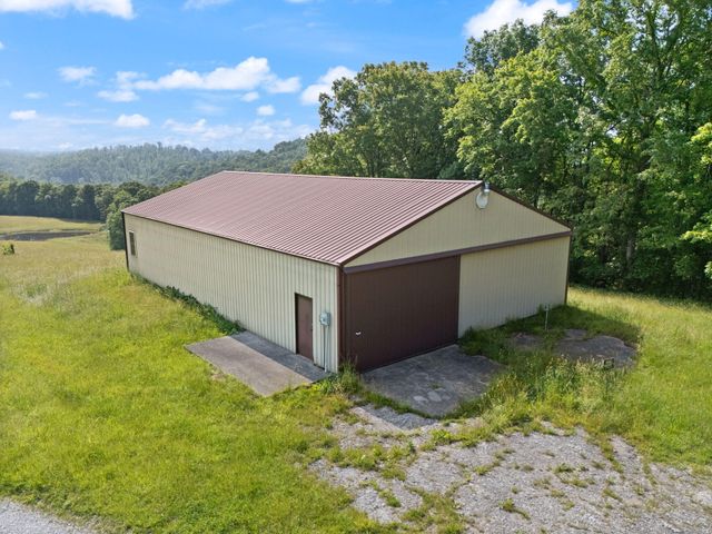 225 Hilltop Road, East Bernstadt, KY 40729