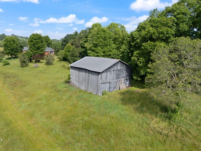 225 Hilltop Road, East Bernstadt, KY 40729