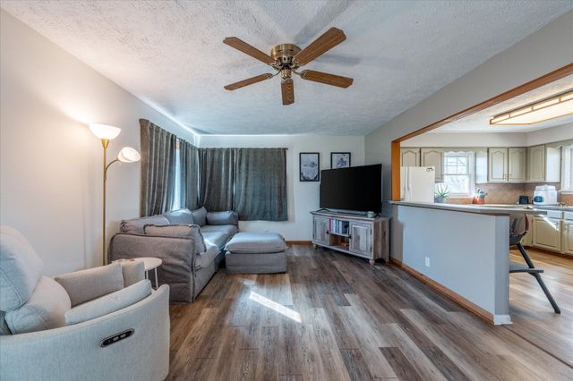 15040 230 Street, Council Bluffs, IA 51503