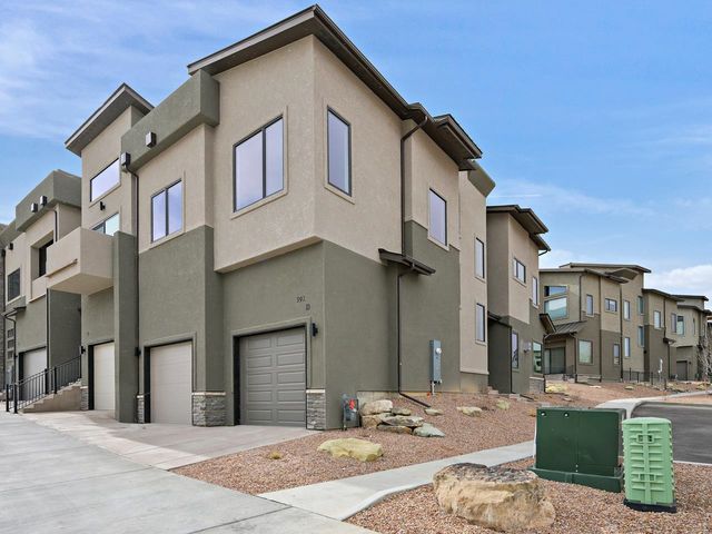 392 W Ridges Boulevard, Grand Junction, CO 81507