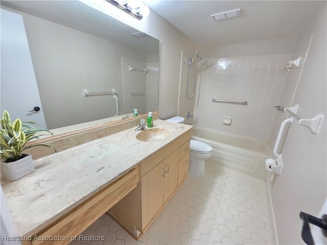 7 A Miracle Avenue, Avon Park, FL 33825