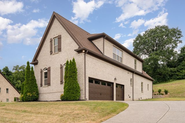9222 Holstein Dr, Nolensville, TN 37135