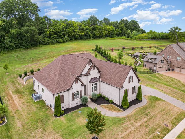 9222 Holstein Dr, Nolensville, TN 37135