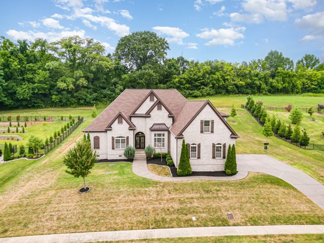 9222 Holstein Dr, Nolensville, TN 37135
