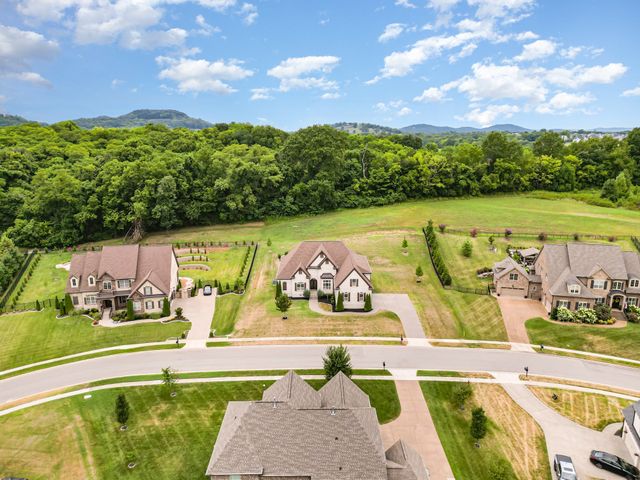 9222 Holstein Dr, Nolensville, TN 37135
