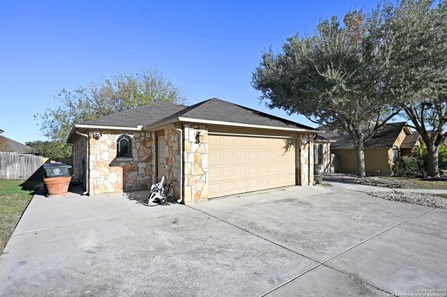 2223 SUN CHASE BLVD, New Braunfels, TX 78130