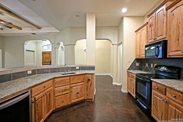 2223 SUN CHASE BLVD, New Braunfels, TX 78130