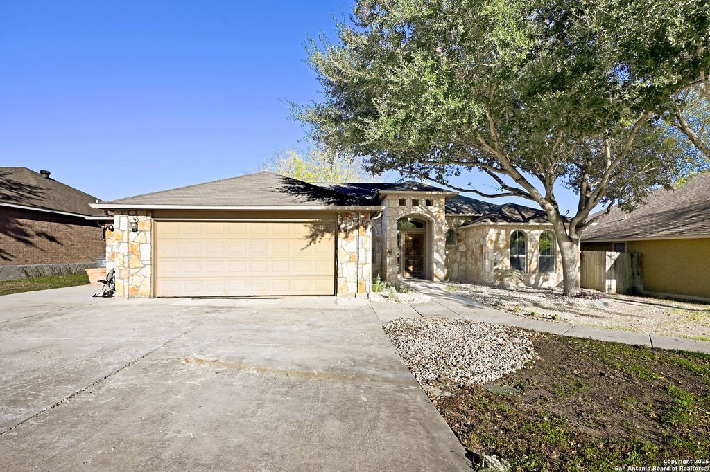 2223 SUN CHASE BLVD, New Braunfels, TX 78130