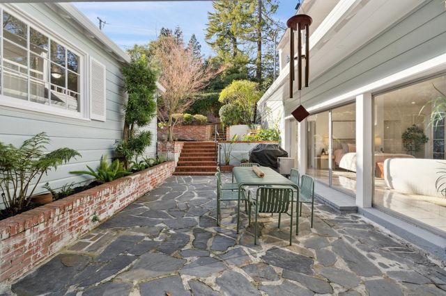 5922 Bruns Ct, Oakland, CA 94611