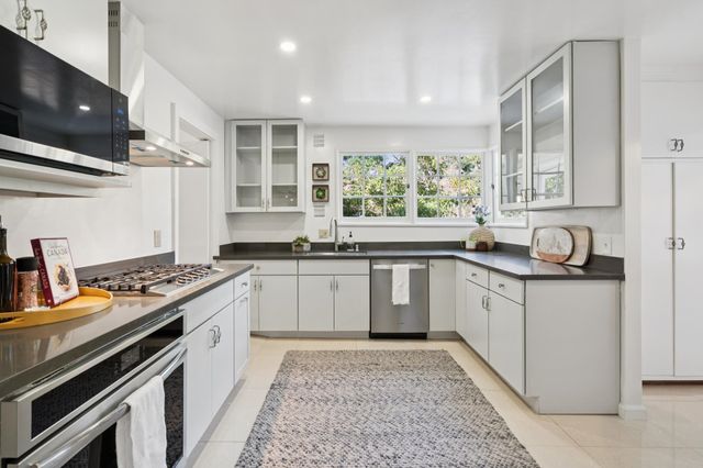 5922 Bruns Ct, Oakland, CA 94611