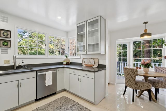 5922 Bruns Ct, Oakland, CA 94611