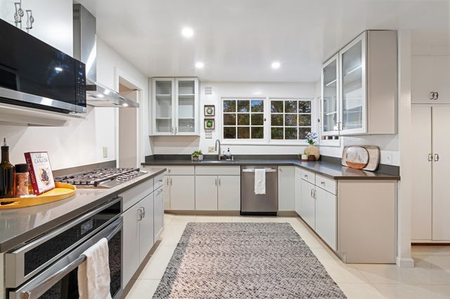 5922 Bruns Ct, Oakland, CA 94611