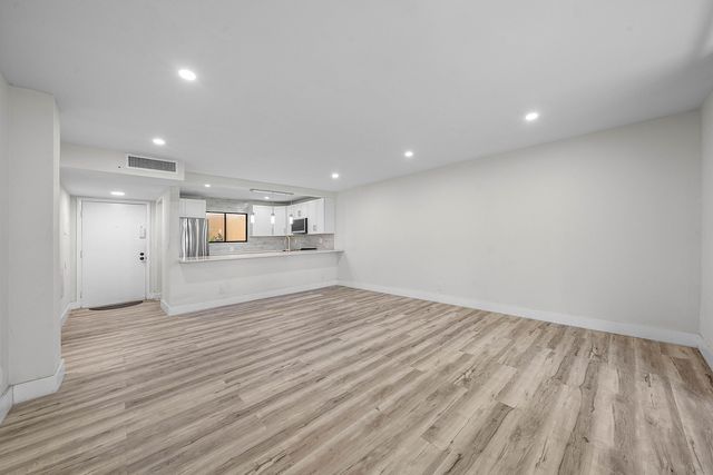 5190 LAS VERDES Circle 105, Delray Beach, FL 33484