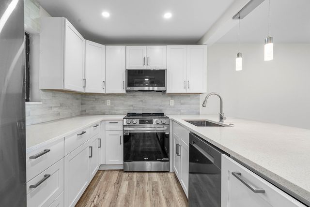 5190 LAS VERDES Circle 105, Delray Beach, FL 33484