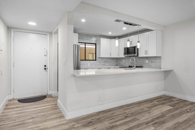 5190 LAS VERDES Circle 105, Delray Beach, FL 33484