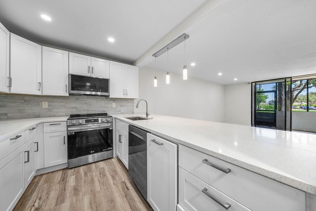 5190 LAS VERDES Circle 105, Delray Beach, FL 33484