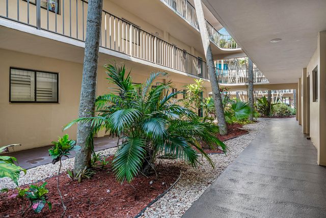 5190 LAS VERDES Circle 105, Delray Beach, FL 33484