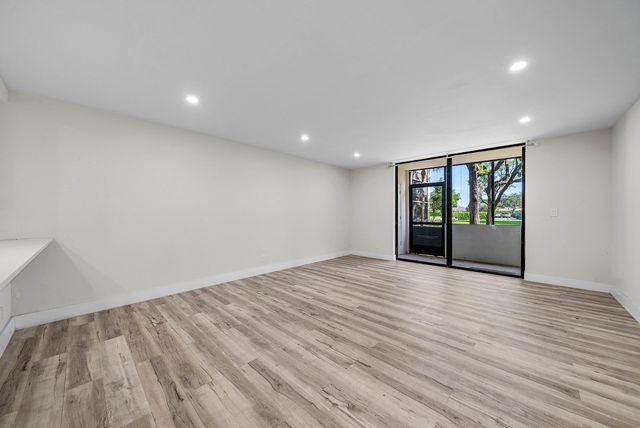 5190 LAS VERDES Circle 105, Delray Beach, FL 33484