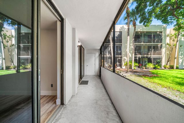 5190 LAS VERDES Circle 105, Delray Beach, FL 33484