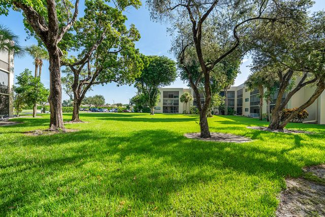 5190 LAS VERDES Circle 105, Delray Beach, FL 33484