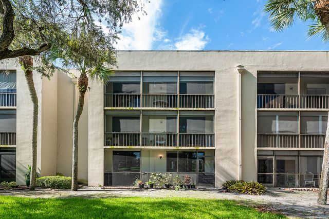 5190 LAS VERDES Circle 105, Delray Beach, FL 33484