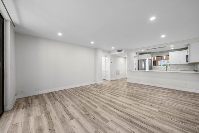 5190 LAS VERDES Circle 105, Delray Beach, FL 33484
