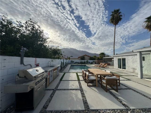 4011 E Camino San Simeon, Palm Springs, CA 92264