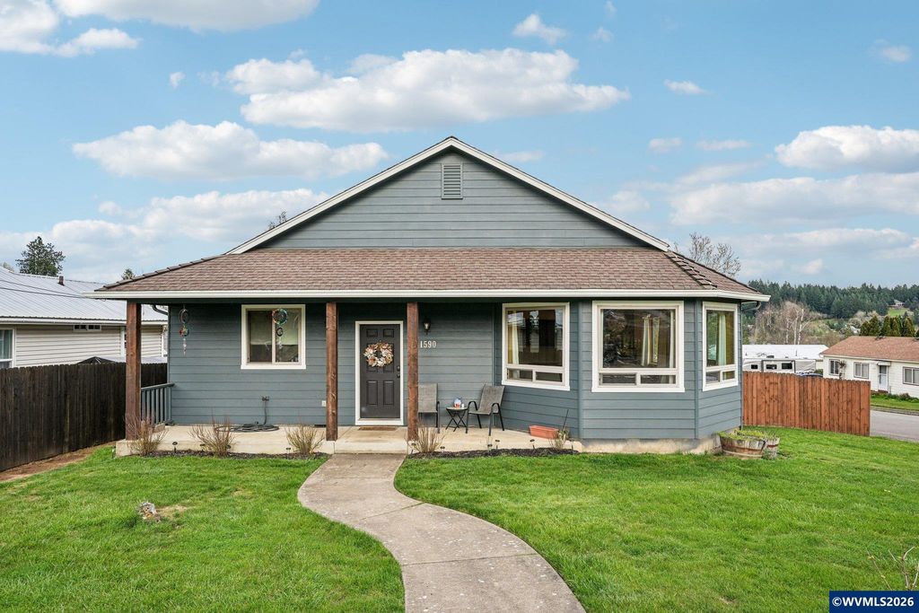 Image 1 of property listing at 1590 SW Hill St, Dallas, OR 97338