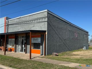 216 Gassaway Street, Lott, TX 76656