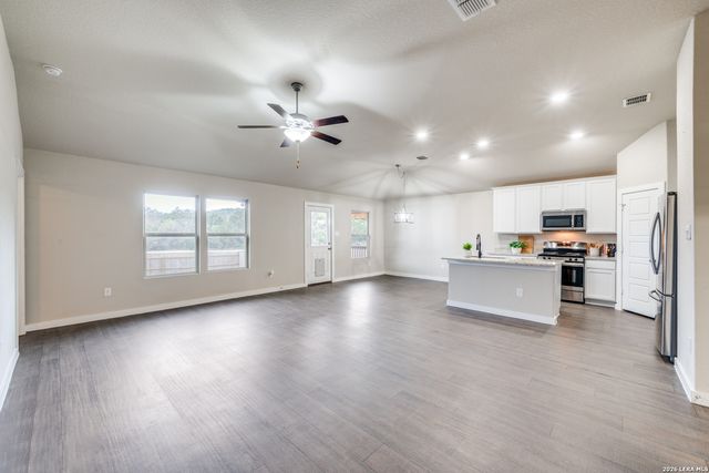 7060 Rimwood, Live Oak, TX 78233