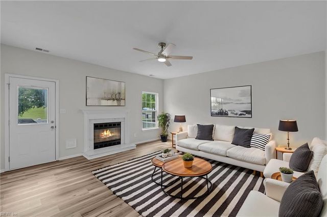 400 Las Gaviotas BLVD, Chesapeake, VA 23322