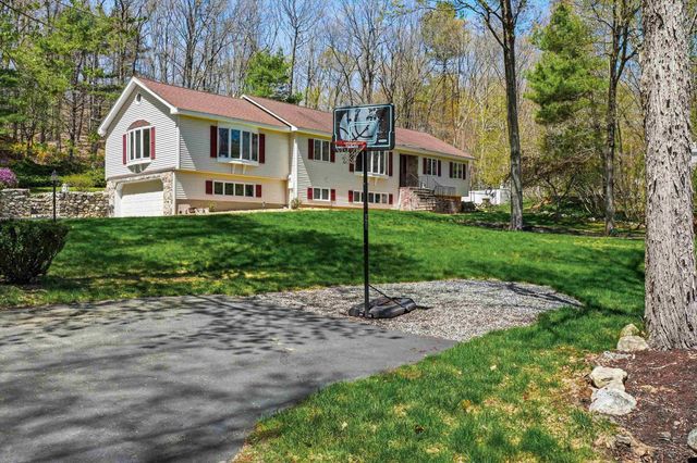 11 Oriole Road, Windham, NH 03087