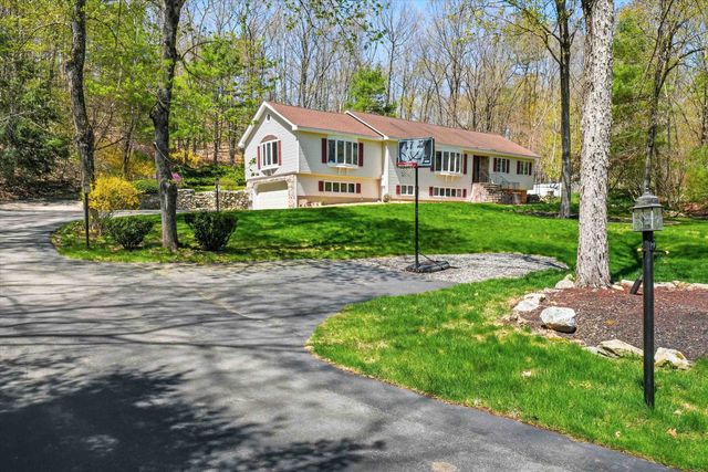 11 Oriole Road, Windham, NH 03087