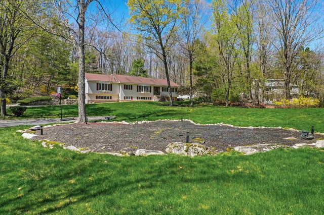 11 Oriole Road, Windham, NH 03087
