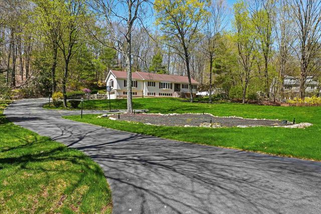11 Oriole Road, Windham, NH 03087