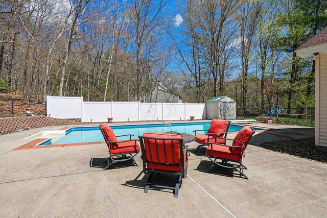 11 Oriole Road, Windham, NH 03087