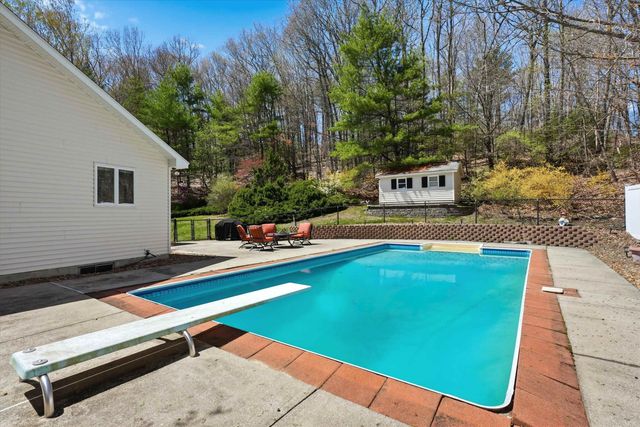 11 Oriole Road, Windham, NH 03087